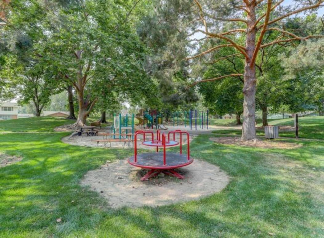 Experience Nirvana With Artwork Collections From Around The Globe Located In Lakewood Neighborhood In Se Boise Next To A Park, Minutes From Bown Crossing And The Boise River, 10 Minutes To Downtown, 4 Beds, Sleeps 8, Pets Welcome In Large Fenced In Y Εξωτερικό φωτογραφία