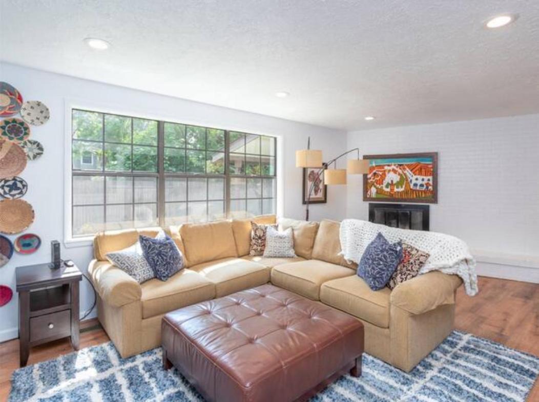 Experience Nirvana With Artwork Collections From Around The Globe Located In Lakewood Neighborhood In Se Boise Next To A Park, Minutes From Bown Crossing And The Boise River, 10 Minutes To Downtown, 4 Beds, Sleeps 8, Pets Welcome In Large Fenced In Y Εξωτερικό φωτογραφία