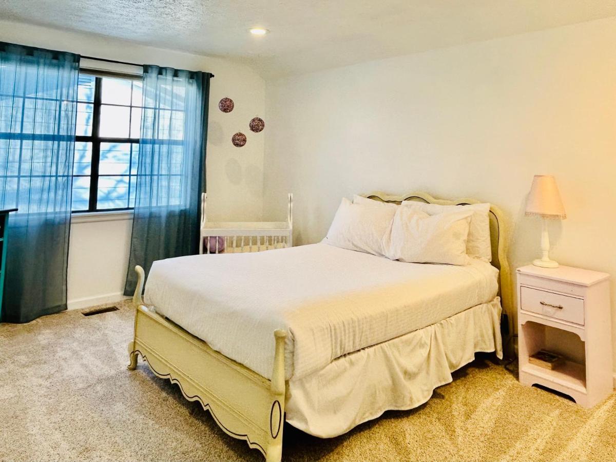 Experience Nirvana With Artwork Collections From Around The Globe Located In Lakewood Neighborhood In Se Boise Next To A Park, Minutes From Bown Crossing And The Boise River, 10 Minutes To Downtown, 4 Beds, Sleeps 8, Pets Welcome In Large Fenced In Y Εξωτερικό φωτογραφία